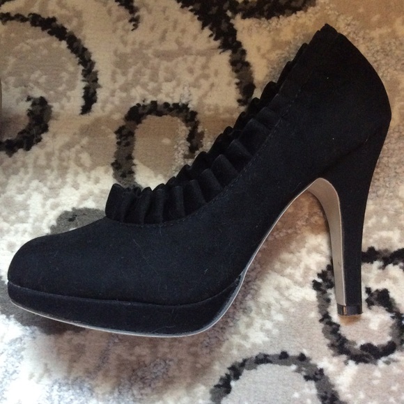 Madden Girl (Mis-Matched Size!) Black Heels - Picture 7 of 9